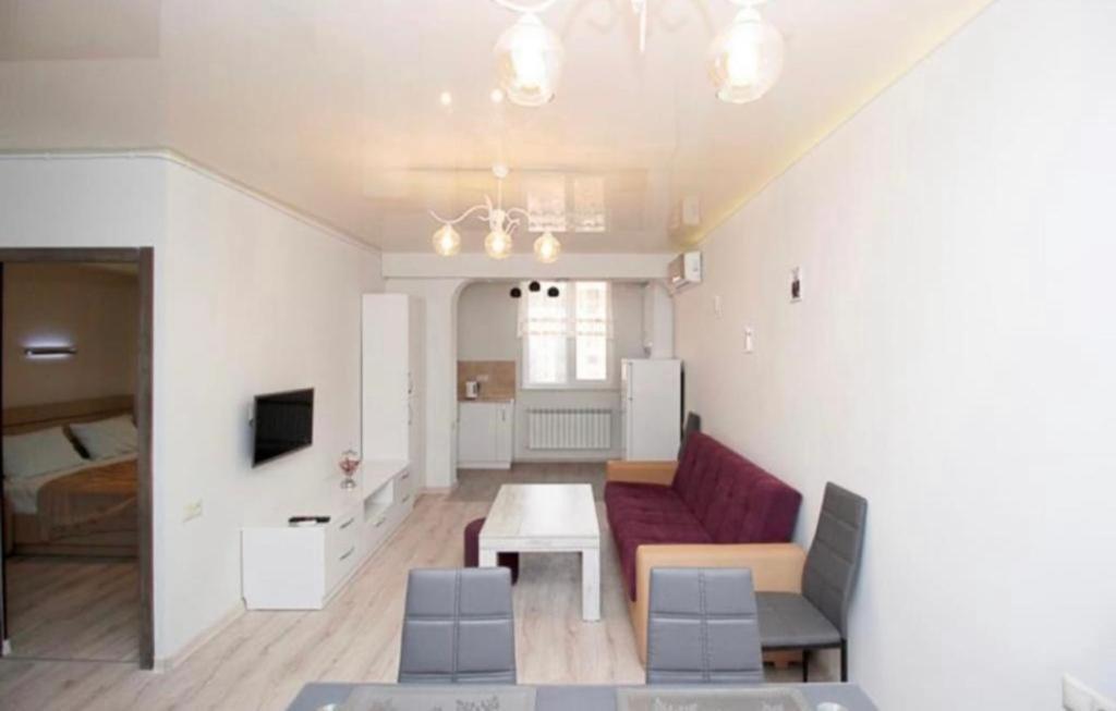 Excellent Apartment In The Republic Square Pushkin 3 耶烈万 外观 照片